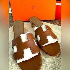 *NEW* Hermes Oasis Sandal - Gold Size 38 (8 US)